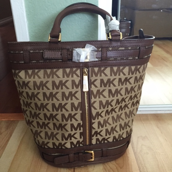 🎀✨ On hold for @treeshop ✨🎀 MICHAEL KORS