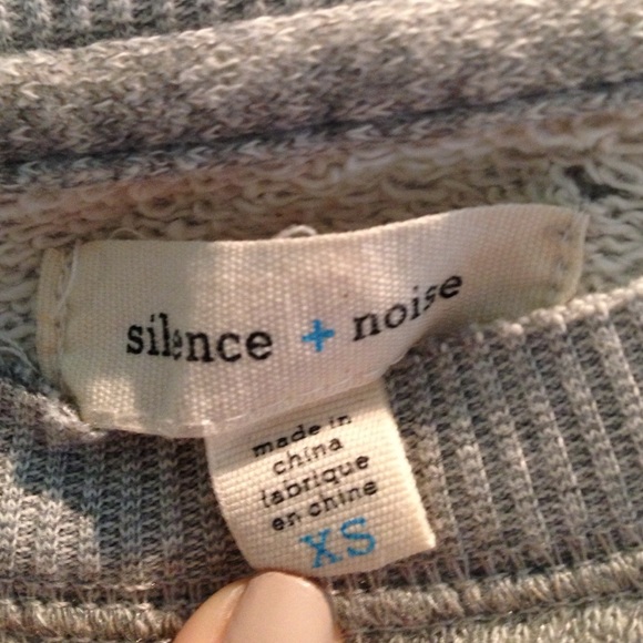 Lowest Price! Silence and noise sheer detailed top - Picture 3 of 3