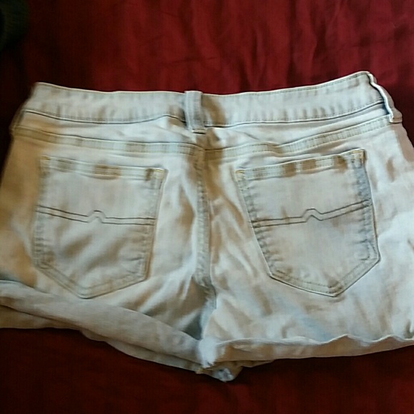 Shorts - Picture 2 of 3