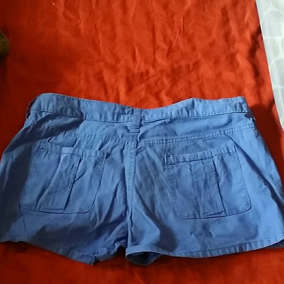 Shorts - Picture 2 of 3