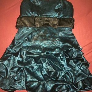 Cute cocktail dress. Worn once, size 9.