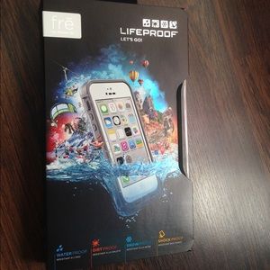 White Fre Lifeproof case 5c