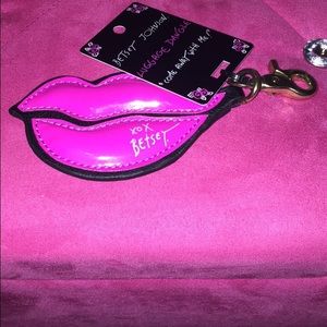 Betsey Johnson luggage dangler