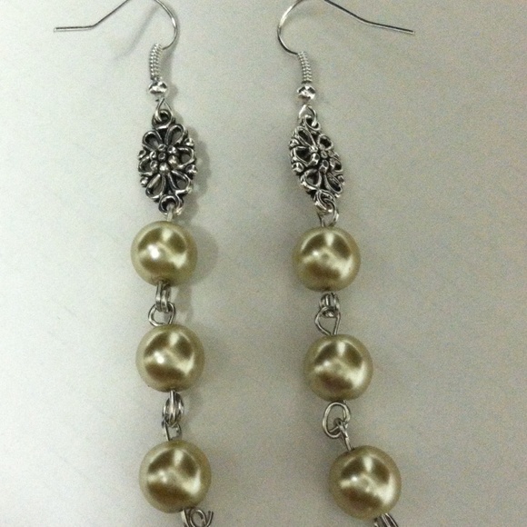 Champagne dazzle earrings