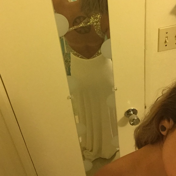 White prom dress - Picture 2 of 4