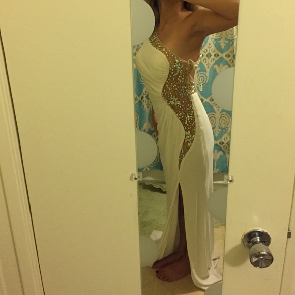 White prom dress - Picture 4 of 4