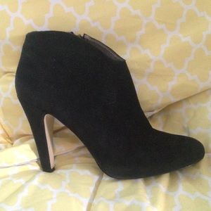 ADRIENNE VITTADINI BLACK SUEDE BOOTIES