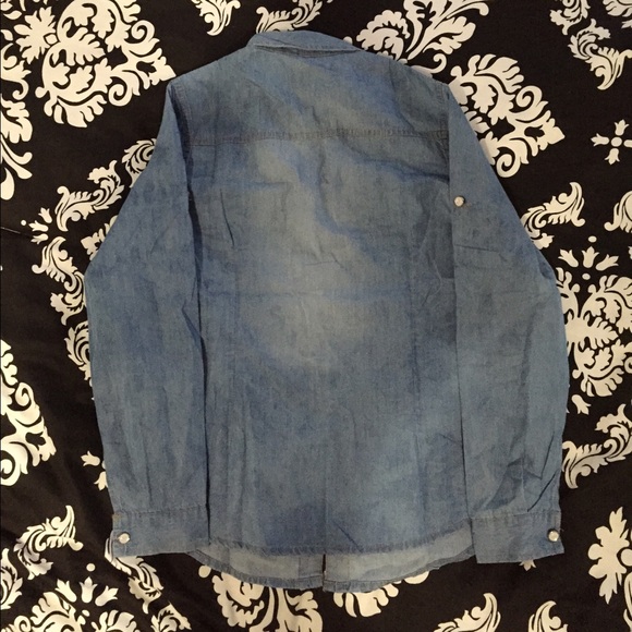🎀SOLD 🎀 Denim shirt M/L - Picture 3 of 3