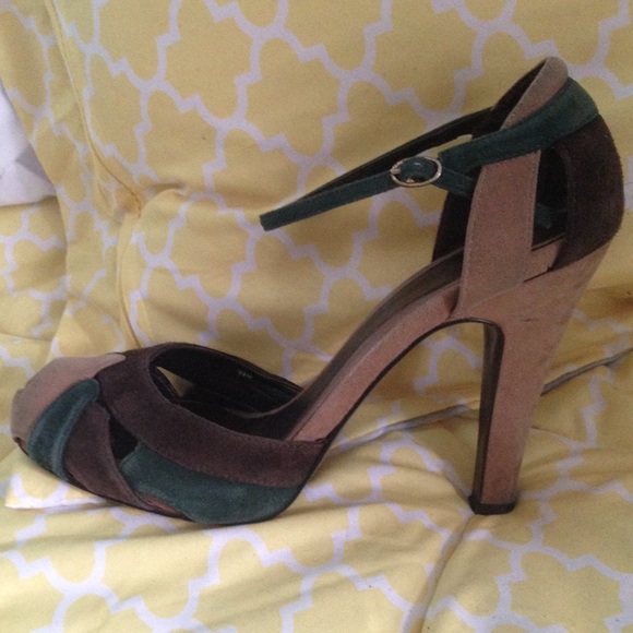 OH DEER! GREEN, TAN, & BROWN PUMPS