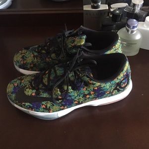 KD floral size 11