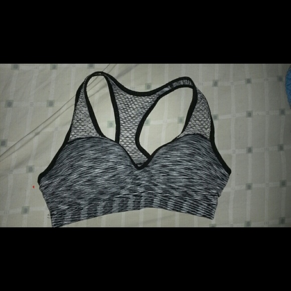 Pink vs seamless bra - Picture 1 of 1