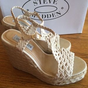 Steve Madden "MANNGO" natural wedges