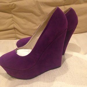 BOGO🎉🎉Beautiful Purple Suede Pumps 💜(any item)