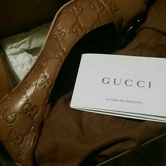 SOLD**Authentic Gucci shoes - Picture 2 of 4