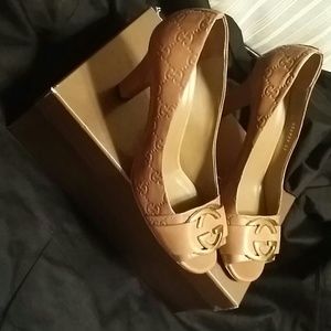 SOLD**Authentic Gucci shoes