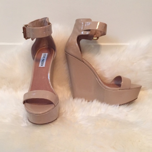 Steve Madden Xplicit Wedges in Fawn (Nude) - Picture 3 of 4