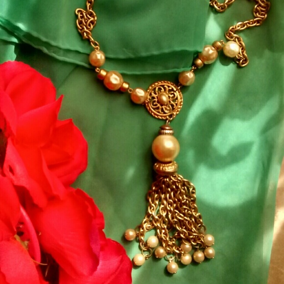 VINTAGE NECKLACE