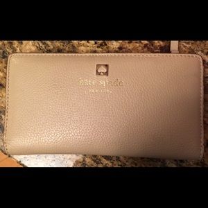 Kate spade authentic wallet with tags! Gorgeous!