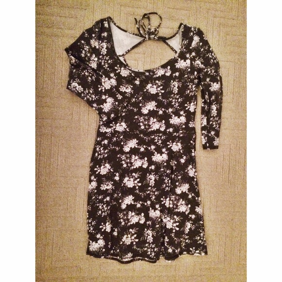 American Eagle floral fit and flare!
