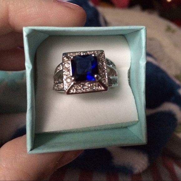 Simulated white and blue sapphire size 11
