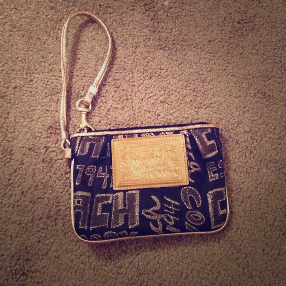 Poppy coach wristlet