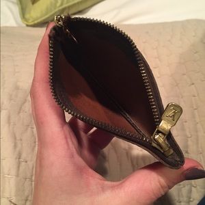 INTERIOR PHOTOS OF LV KEY POUCH