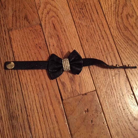 Leather and diamond bow bracelet