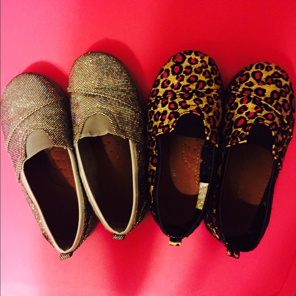 Two pair of shoes for ages 3-4