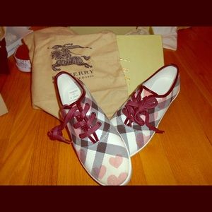 Burberry hay market heart sneakers