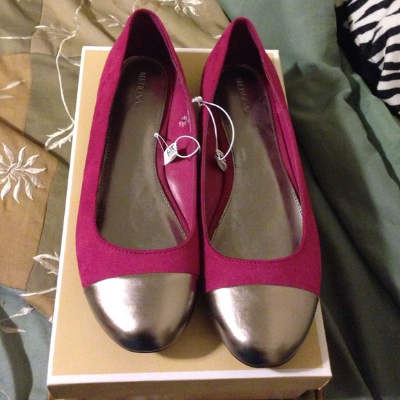 Brand new pair of flats!!!