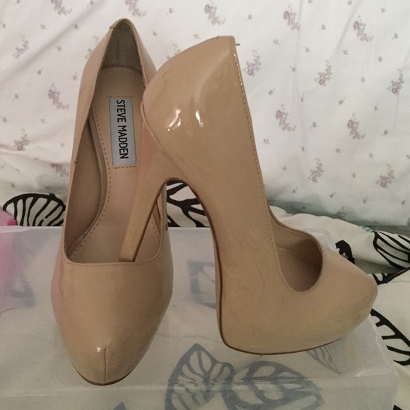 Steve Madden Shoes - Nude pumps