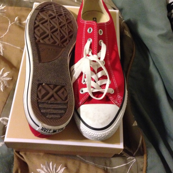 Practically new converse - Picture 2 of 3