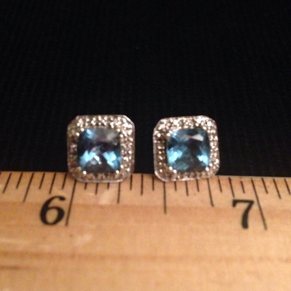 Diamond blue topaz albion Sterling stud earrings - Picture 3 of 4