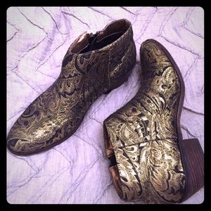 Unique gold deco booties!
