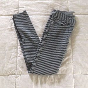 ❗️NEEDS TO GO❗️striped ankle jeans