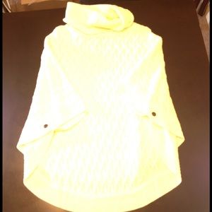 Knit cream cape with cute buttons!!