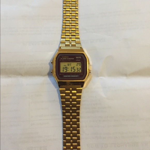 Casino gold/brown watch. Size: adjustable.