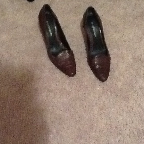 Brown crocodile skin heels