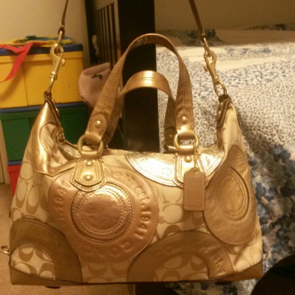 Beautiful  authentic coach purse,(see more pics)