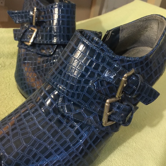 Heels - Picture 2 of 3