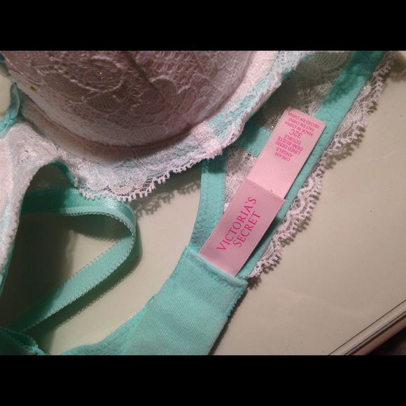 Victoria's Secret Bra - Picture 2 of 3