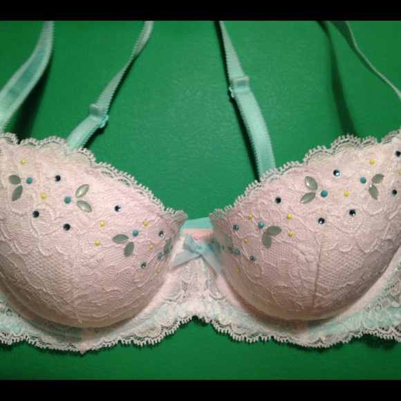 Victoria's Secret Bra - Picture 3 of 3