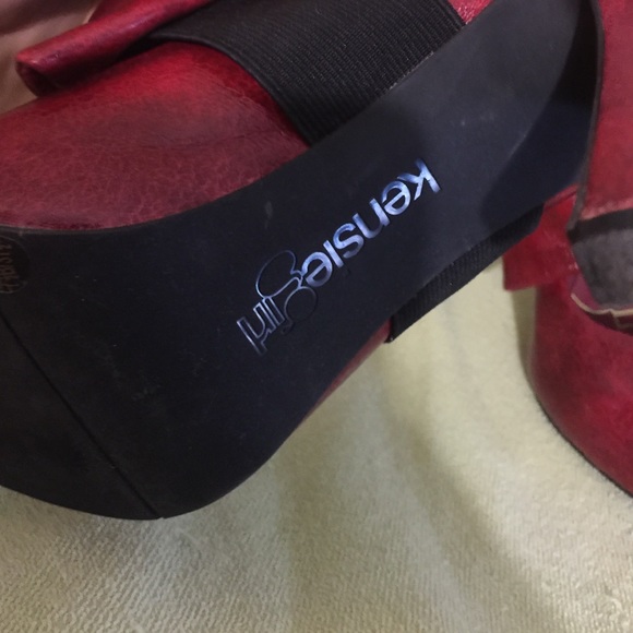 Heels - Picture 3 of 3