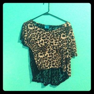 Cute lace back crop top!