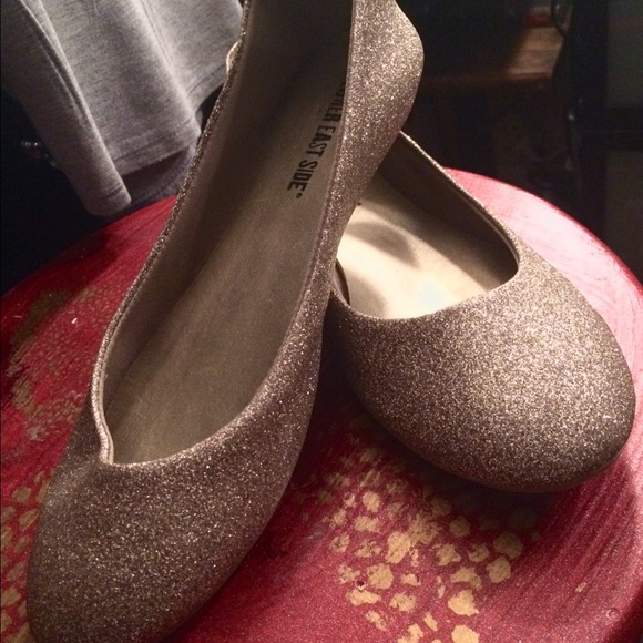 glittery gold fairy shoes - Picture 4 of 4