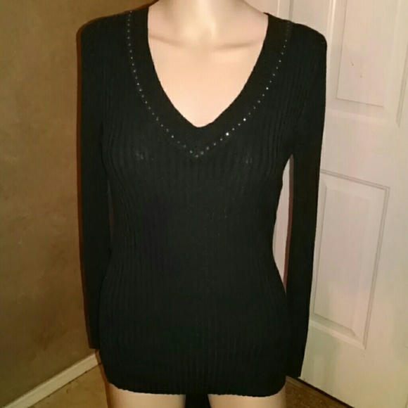 Long sleeve sweater, black w/black stone details