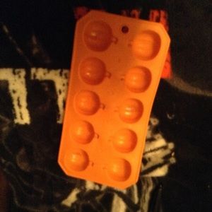 Pumpkin ice cube maker