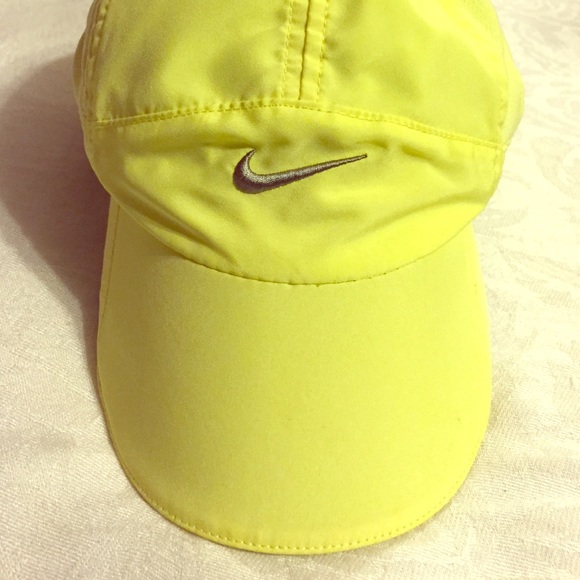 Nike Women's Featherlight Dri-FIT Yellow Cap