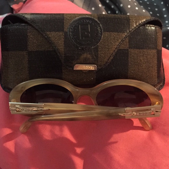 Fendi Sunglass Authentic 100% - Picture 2 of 2