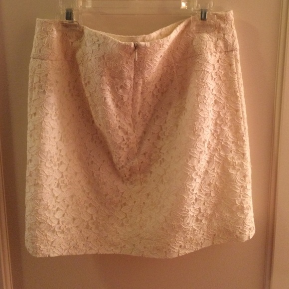 NWOT ivory lace mini skirt - Picture 2 of 2